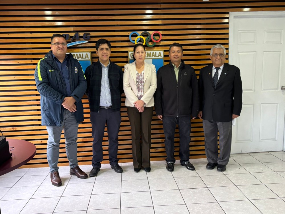 Juramentan a nuevos dirigentes de la Asociación de Natación de Quetzaltenango