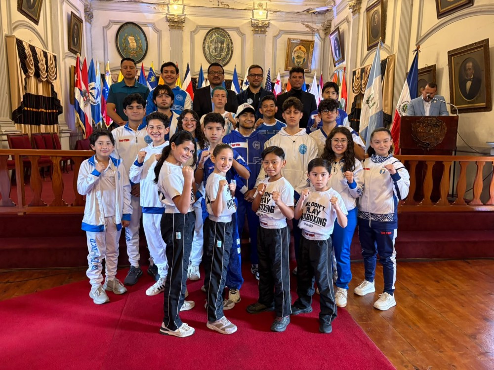 Juramentan a Selección de Xela de Kickboxing que competirá en Chile y en Italia 