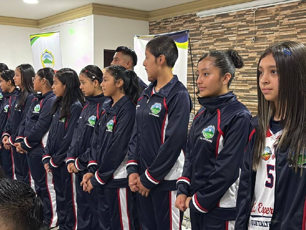 Juramentan a Selección Infantil de Baloncesto de La Esperanza que participará en los Juegos Nacionales 