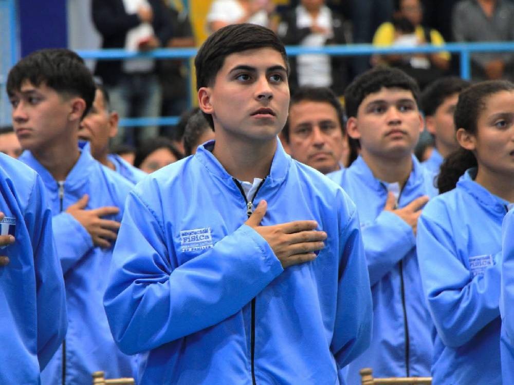 Juramentan a seleccionados del deporte escolar que participarán en los Juegos de Codicader 