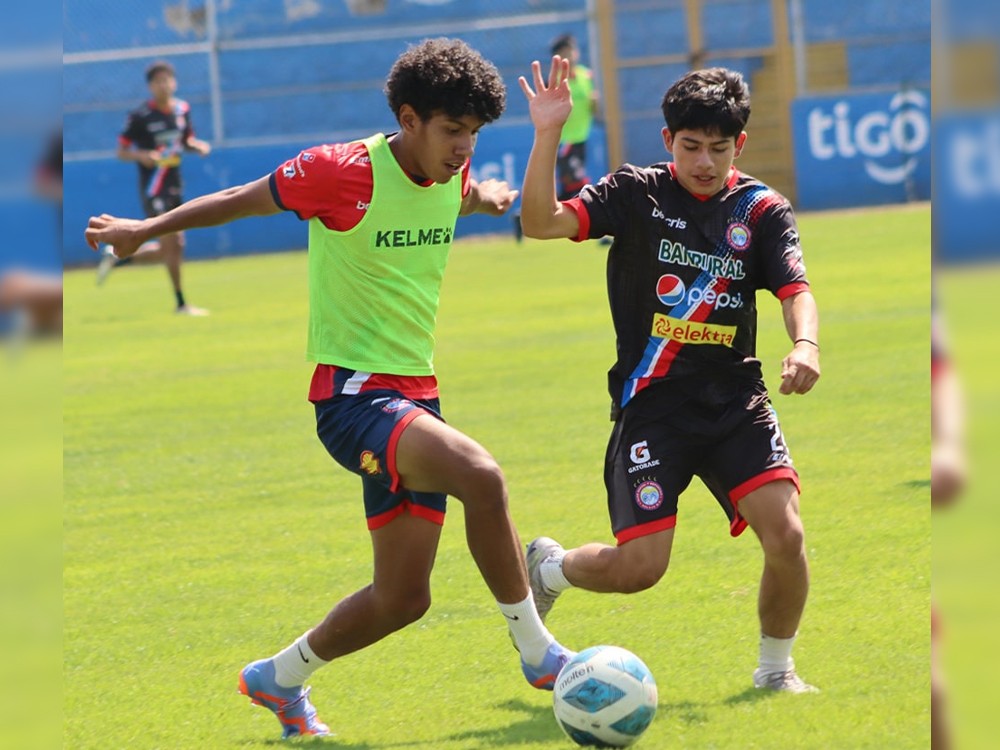 Juvenil A de Xelajú MC se prepara para la final ante Comunicaciones