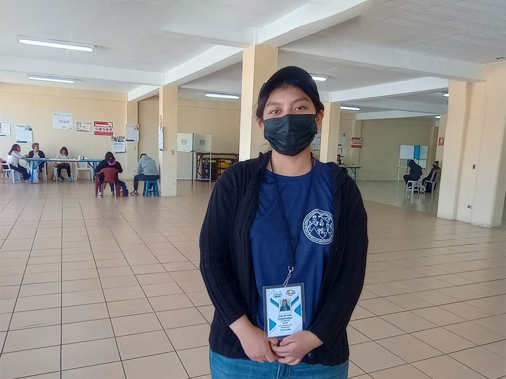 Jóvenes universitarios realizan función de observadores electorales 