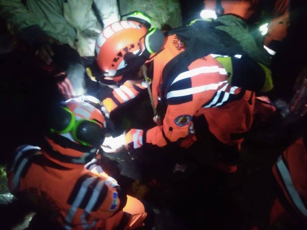 Brigada de Rescate localiza y rescata a dos jóvenes extraviados en el volcán Santa María