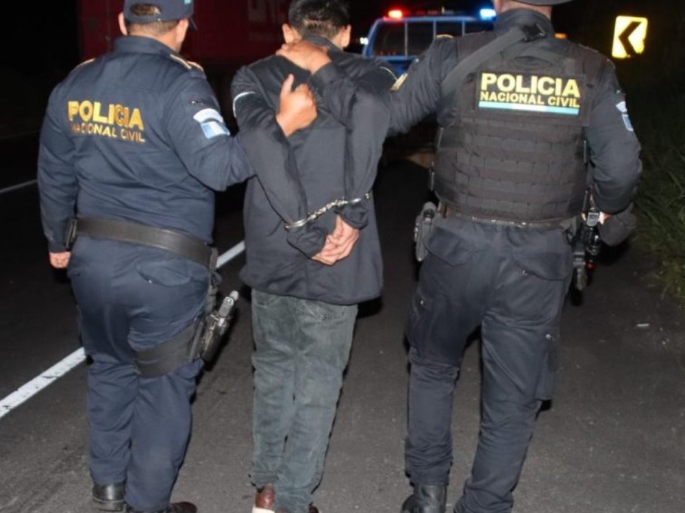 La PNC captura a tres personas y remite a un menor en operativos antiextorsiones