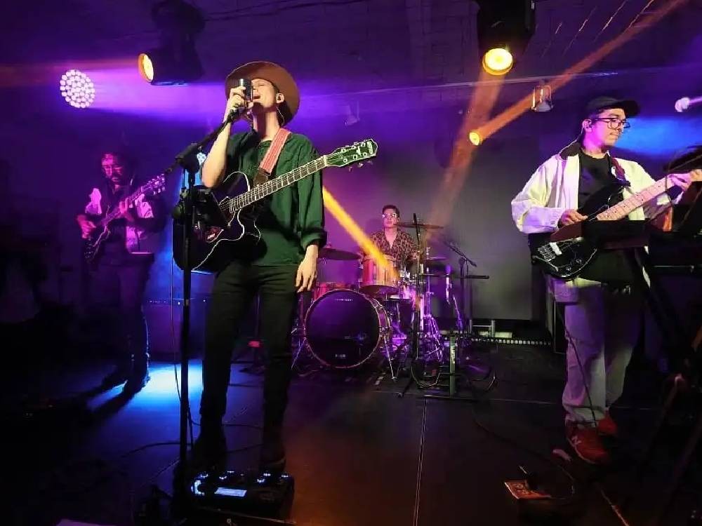 La propuesta sonora de Casa de Kello llega a Quetzaltenango: Una noche de indie, rock y cercanía en el escenario