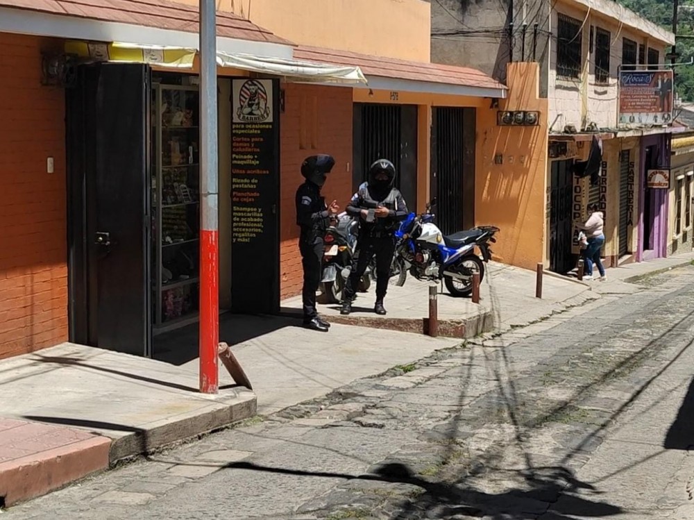 Ladrones roban joyas en un negocio de la 15 avenida, zona 1 de Xela