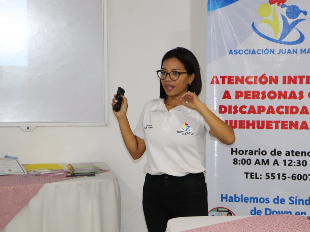 Líderes de niños y jóvenes de iglesia participan de taller sobre discapacidad