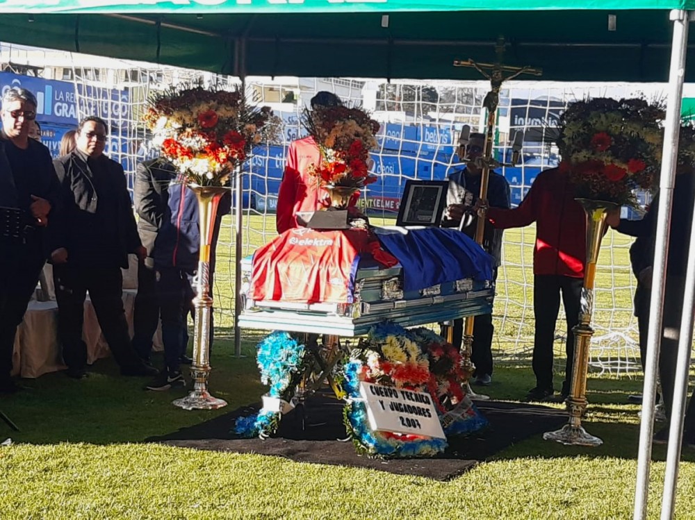Le dan el último adiós al "Profe Jurado"