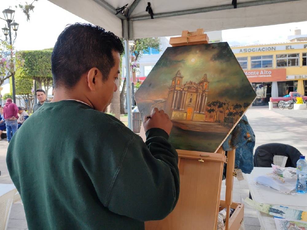 Llenan de arte la Plaza de Armas de Huehuetenango 