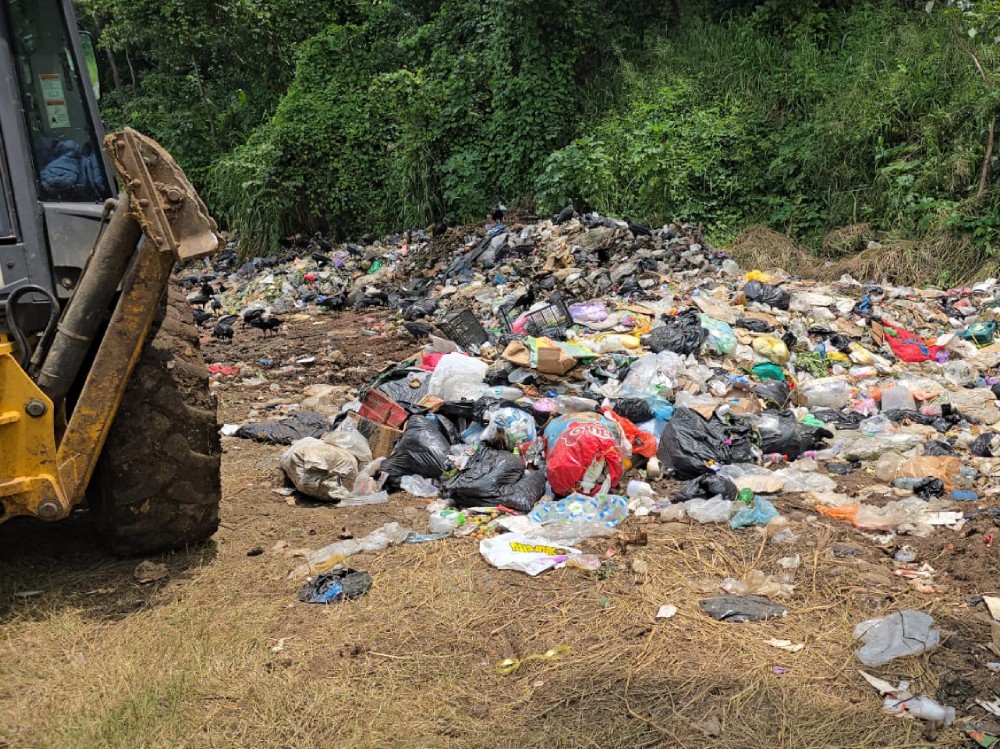 Localizan basurero clandestino de grandes proporciones en campo de la feria de Coatepeque