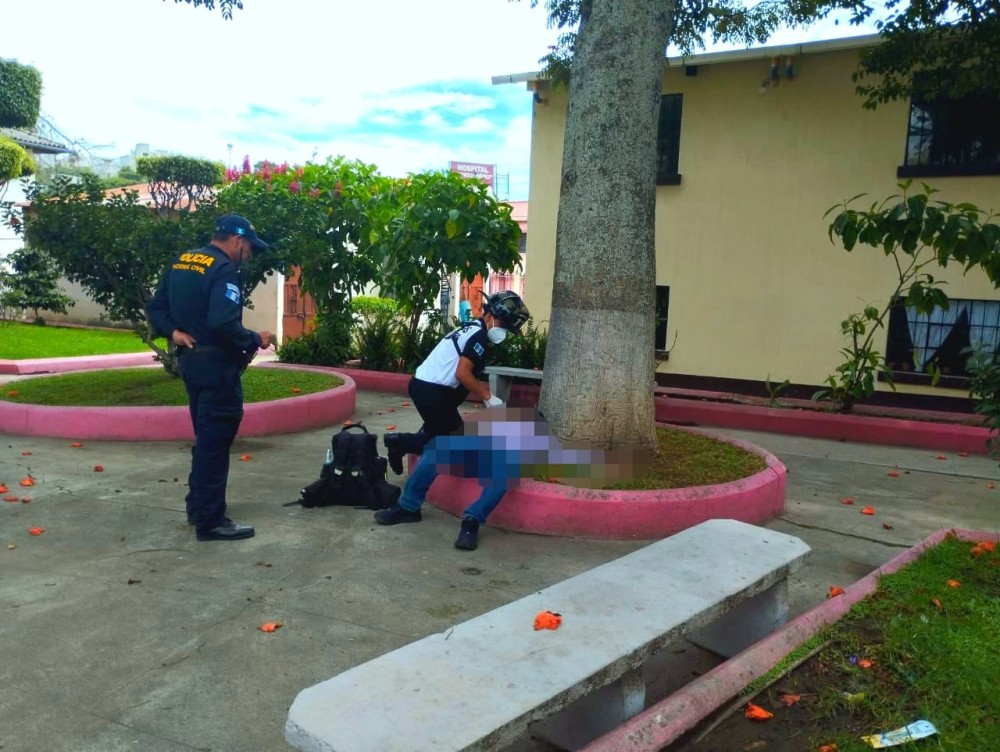 Localizan cadáver de un hombre en interior de parque infantil