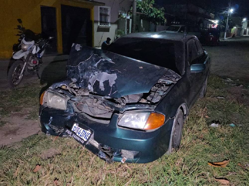 Localizan vehículo abandonado tras accidente en ruta a Santo Domingo; motorista lucha por su vida