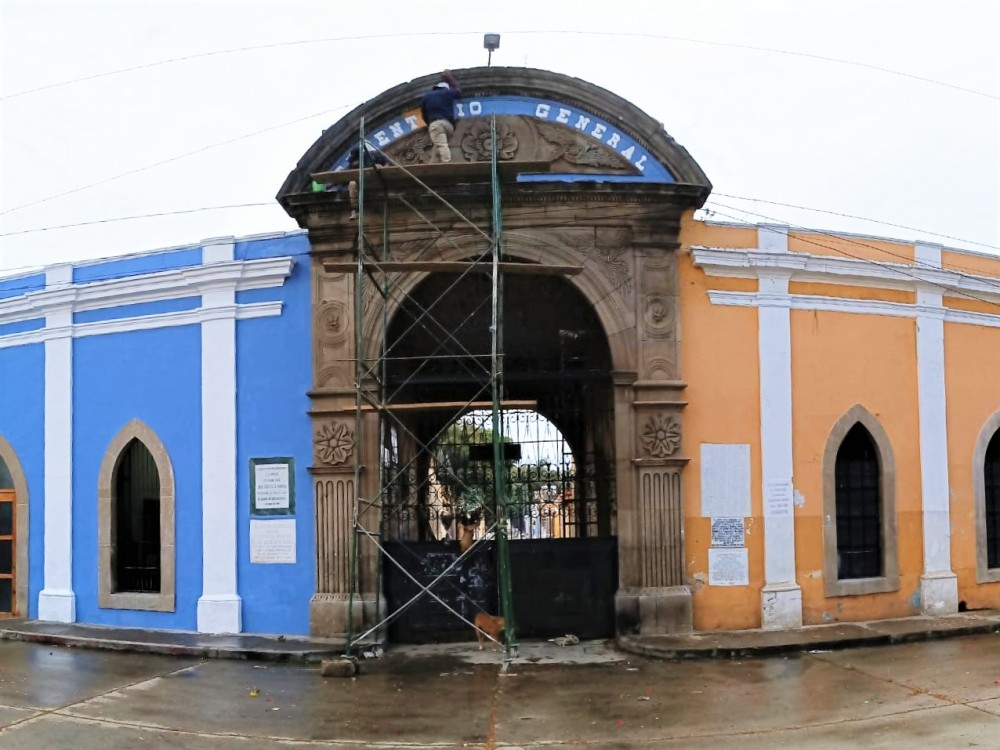 Luego de 50 años cambia de color la fachada del Cementerio General