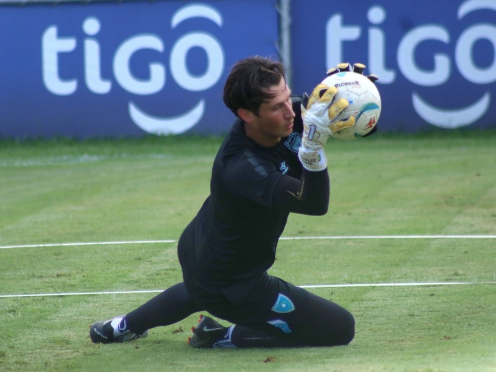 Luis Fernando Tena cuenta con equipo completo con miras a visitar a Trinidad y Tobago