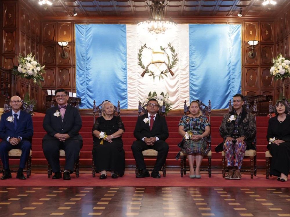 Maestras condecoradas con la Orden Francisco Marroquín destacan el valor de la vocación