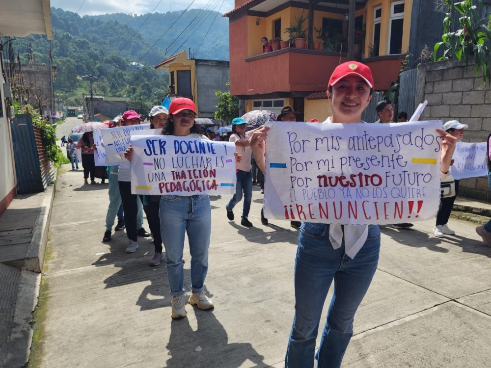 Maestros de San Antonio Sacatepéquez piden al alcalde que se una a las manifestaciones
