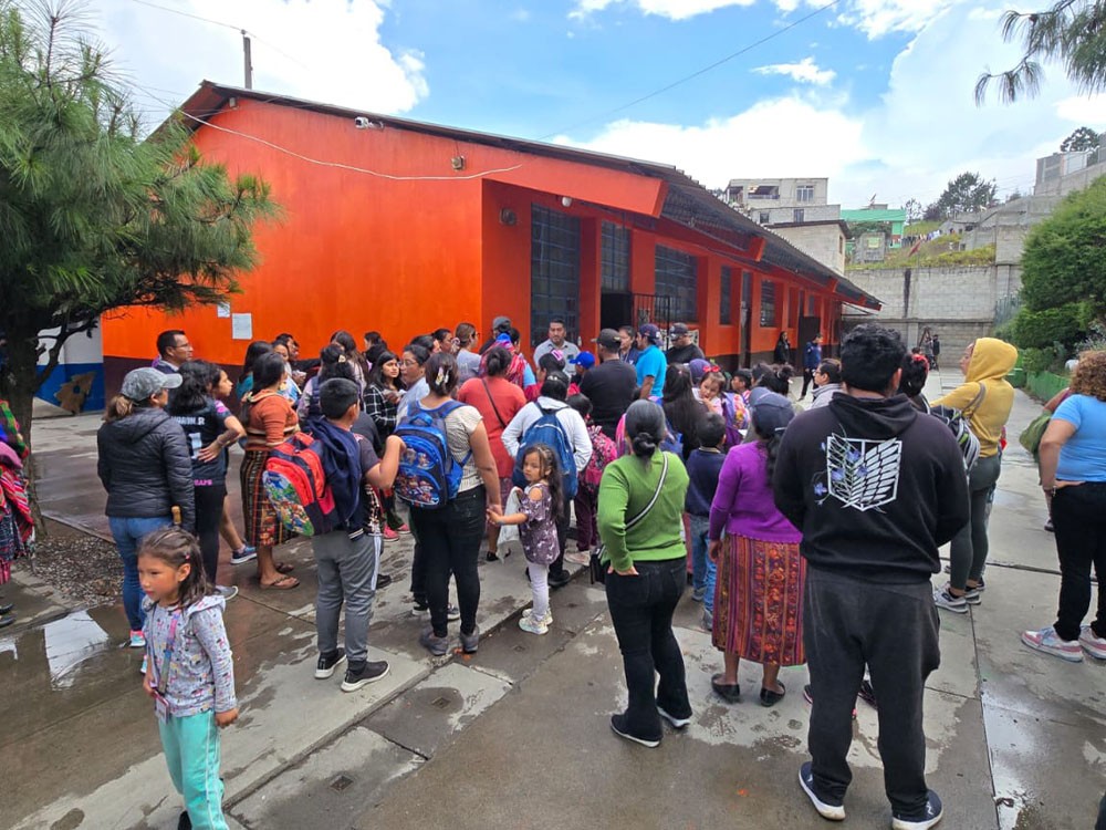 Maestros  seguirán dando clases de forma voluntaria y suspensión se aplicará a su salario 