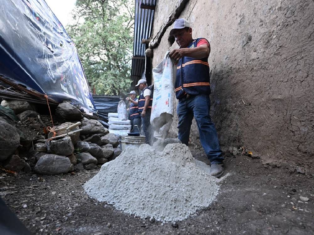 Mano a Mano prevé cementar 250 mil pisos de tierra para 2027