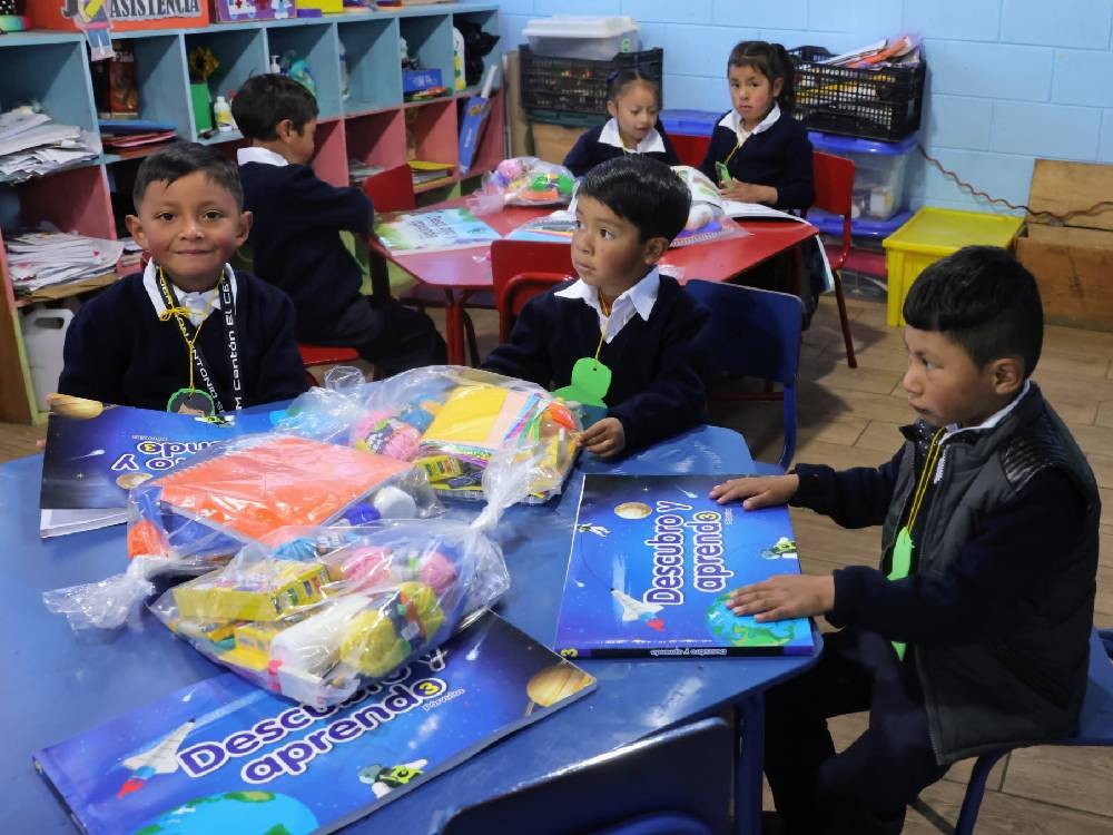 Más de 1 millón 700 mil estudiantes retornan a las aulas