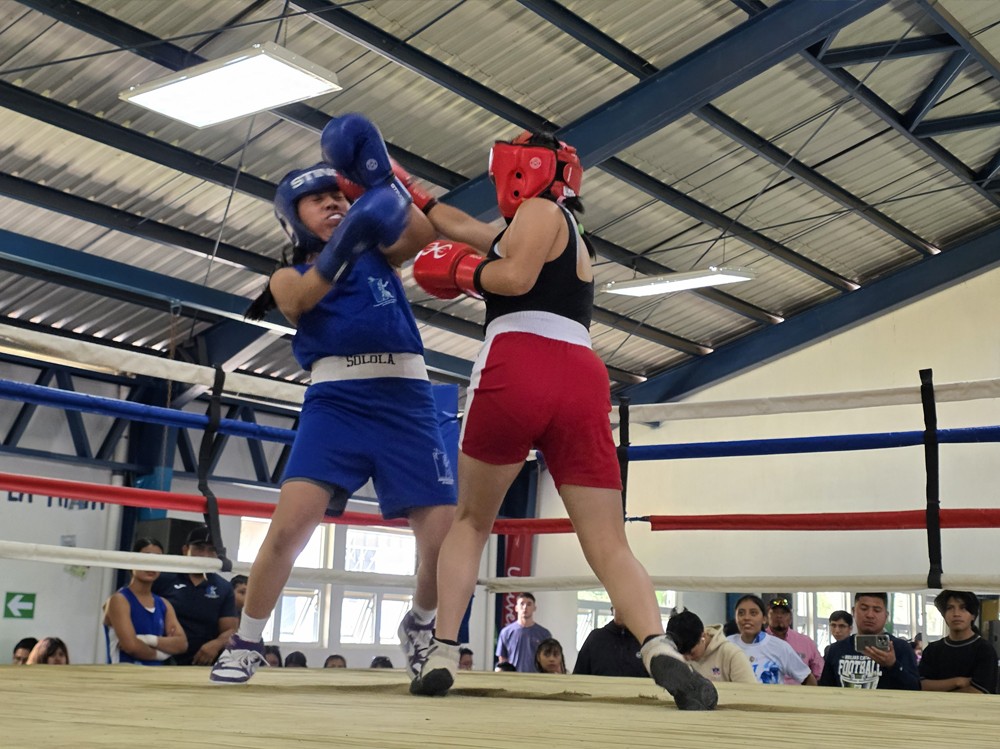 Más de 60 boxeadoras participan en la III Copa Independencia en Xela