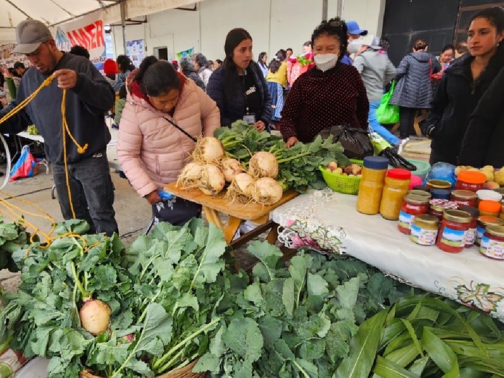 Más de 90 productores participan en Feria del Agricultor en Xela 