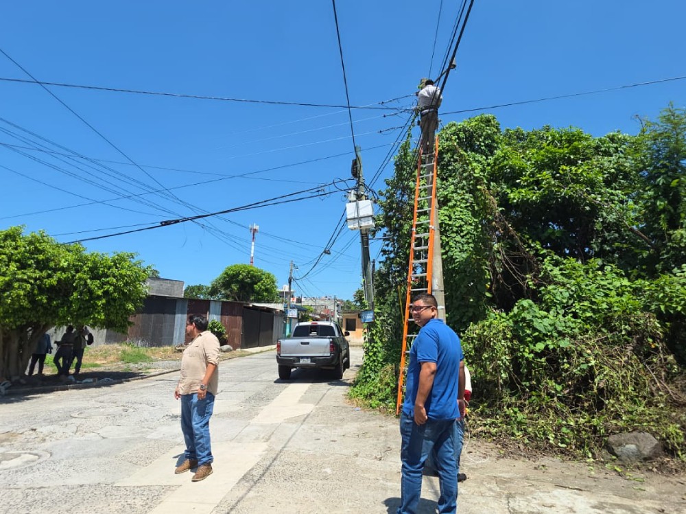 Mazatenango avanza en la instalación de alumbrado público, pero pide a los vecinos cuidar las luminarias ante robos