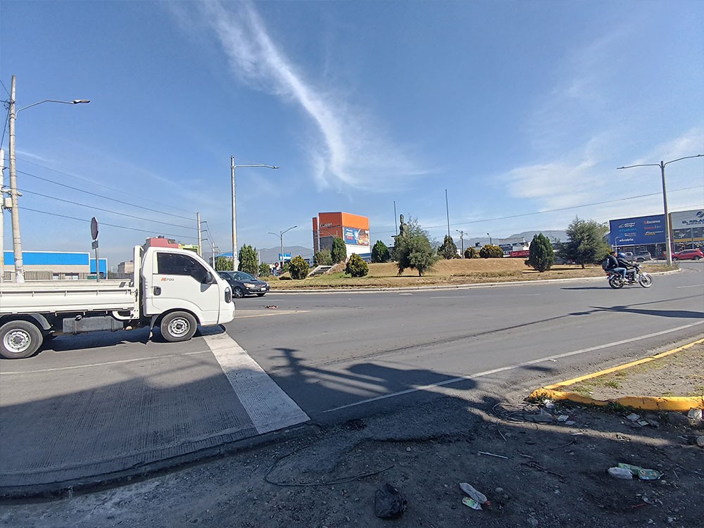 Mejoran tránsito en Quetzaltenango con nueva línea de detención en redondel de Tecún Umán