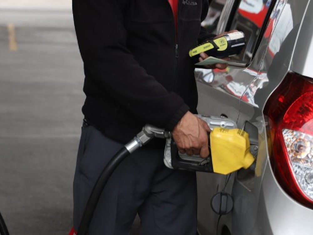 MEM: Precios de combustibles siguen a la baja