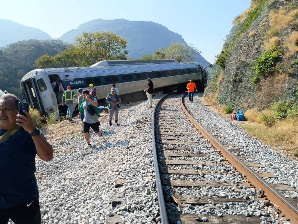 México abre investigación sobre causas del accidente de tren que dejó 13 muertos en Oaxaca