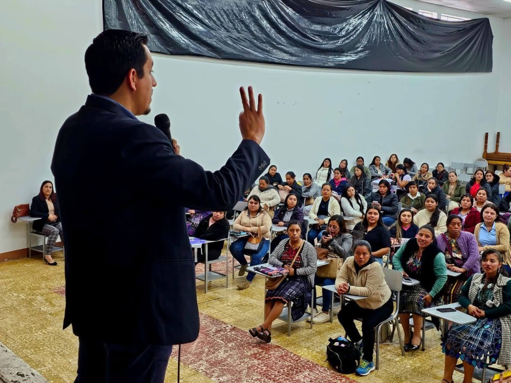 Mineduc contrata 500 docentes para dar cobertura en San Marcos