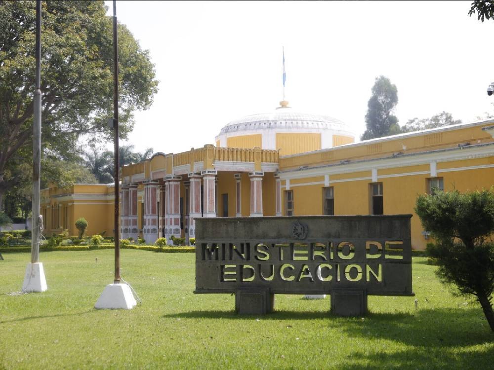 Mineduc deja en manos de padres la asistencia a clases este lunes ante posibles dificultades de movilidad en el país