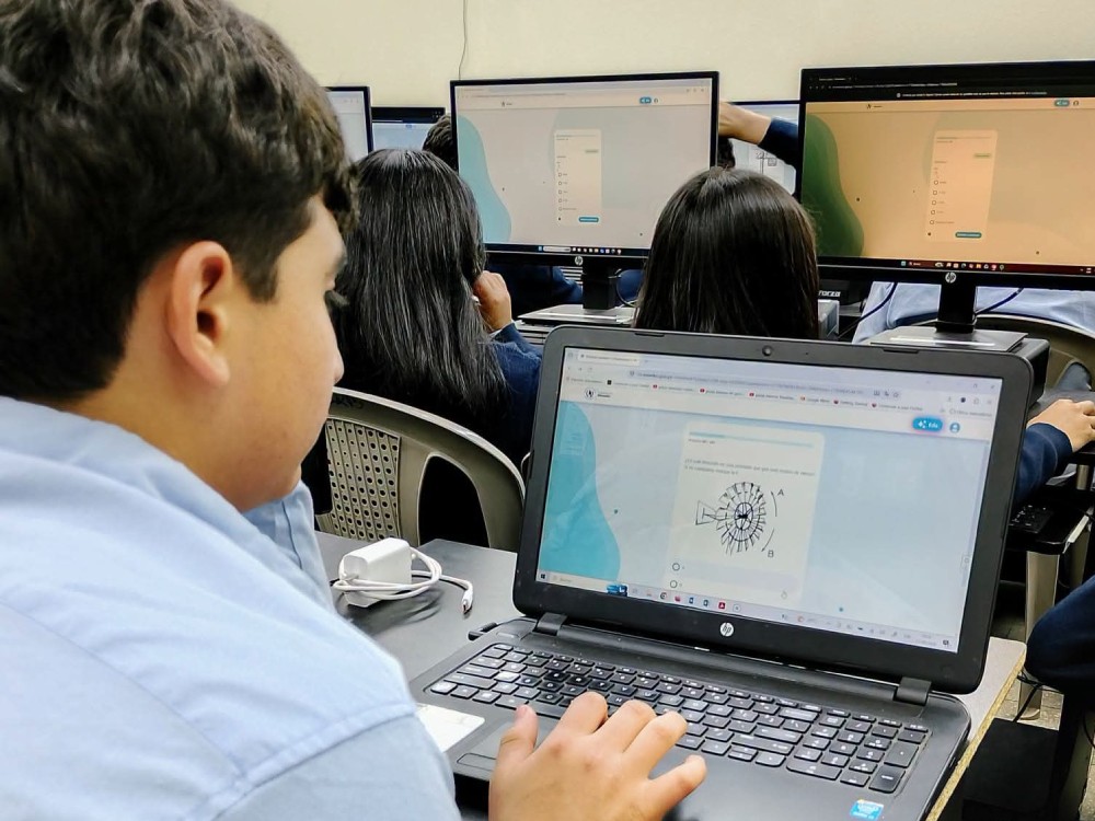 Mineduc fortalece orientación vocacional para apoyar la permanencia educativa de estudiantes en San Marcos