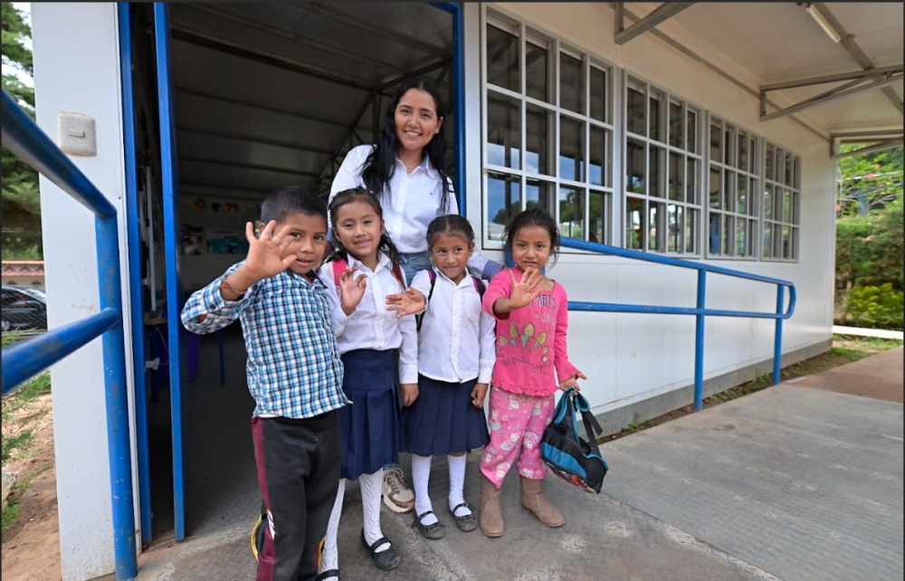Mineduc ha remozado el 83.3 % de los centros escolares del país