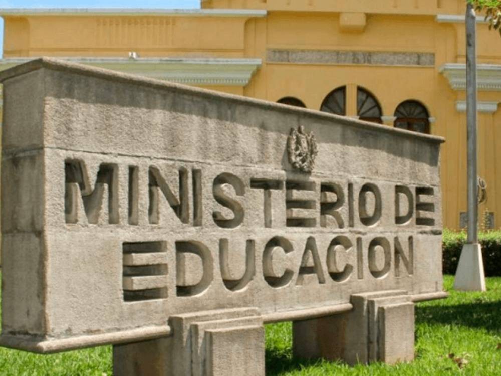 Mineduc remueve a los 22 directores departamentales
