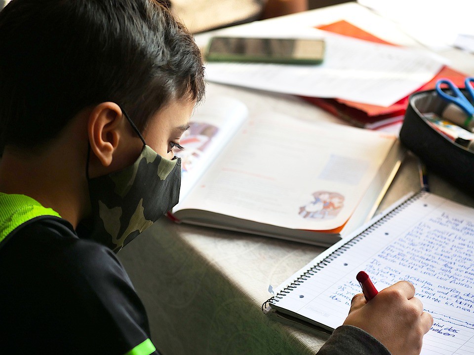 Ministerio de salud oficializa normativa para regreso a clases presenciales