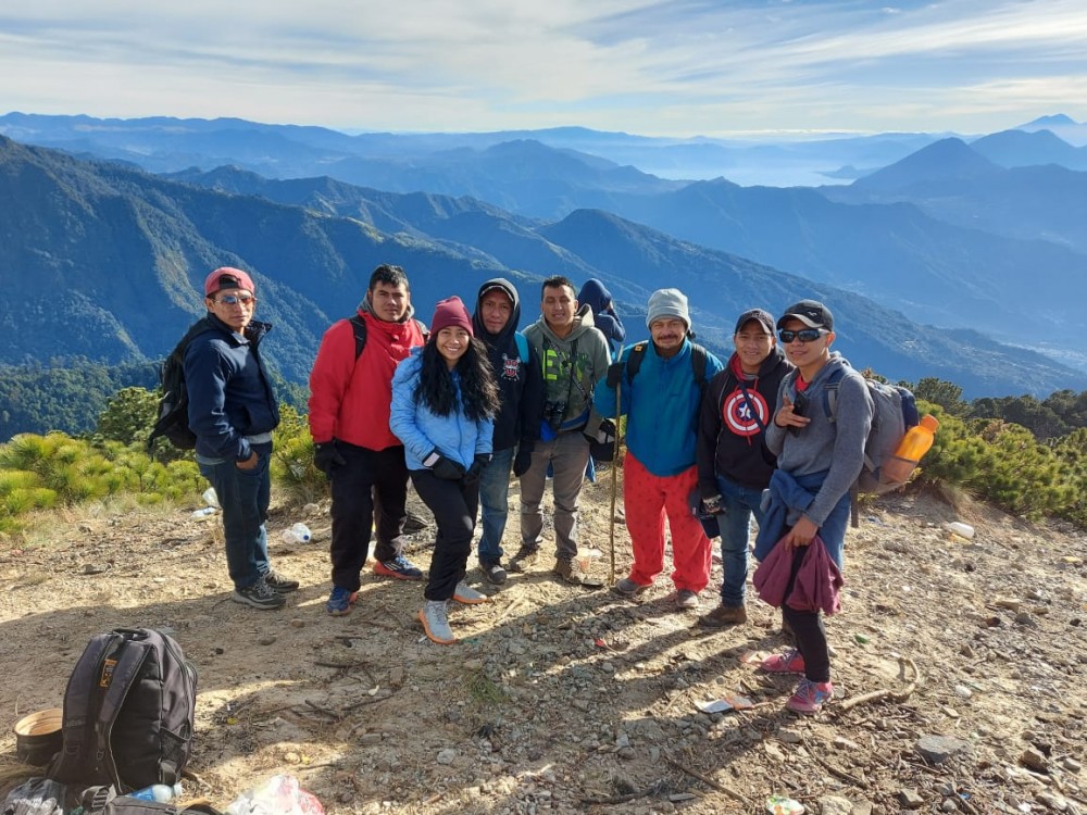 Montañistas ascienden a Cerro Pecul en vísperas de navidad 