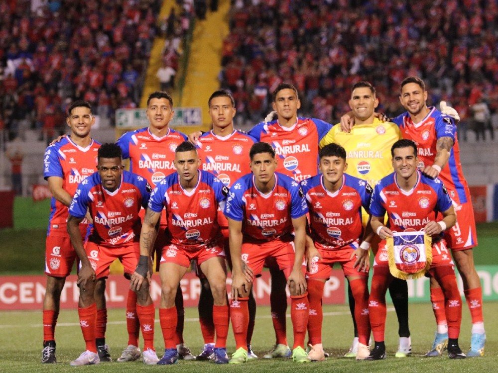 Motivado por el triunfo, Xelajú afronta semana crucial en búsqueda de hacer historia