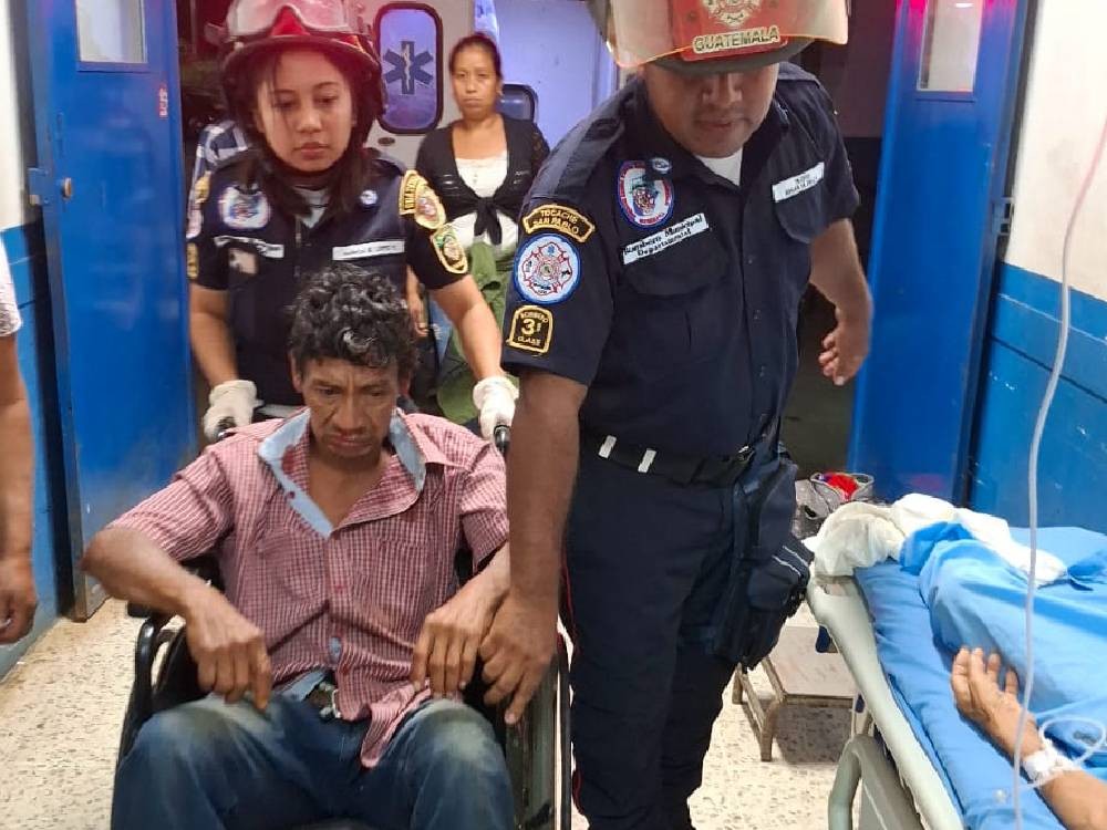 Motorista atropella a dos personas