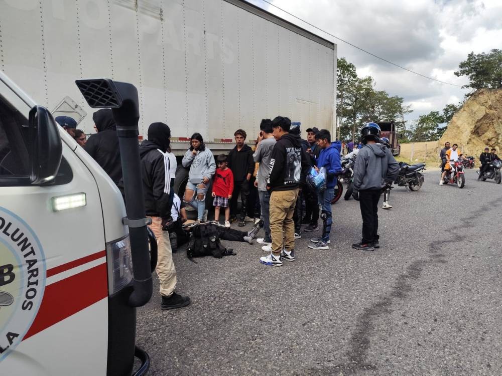 Motorista muere tras chocar con un vehículo de transporte pesado
