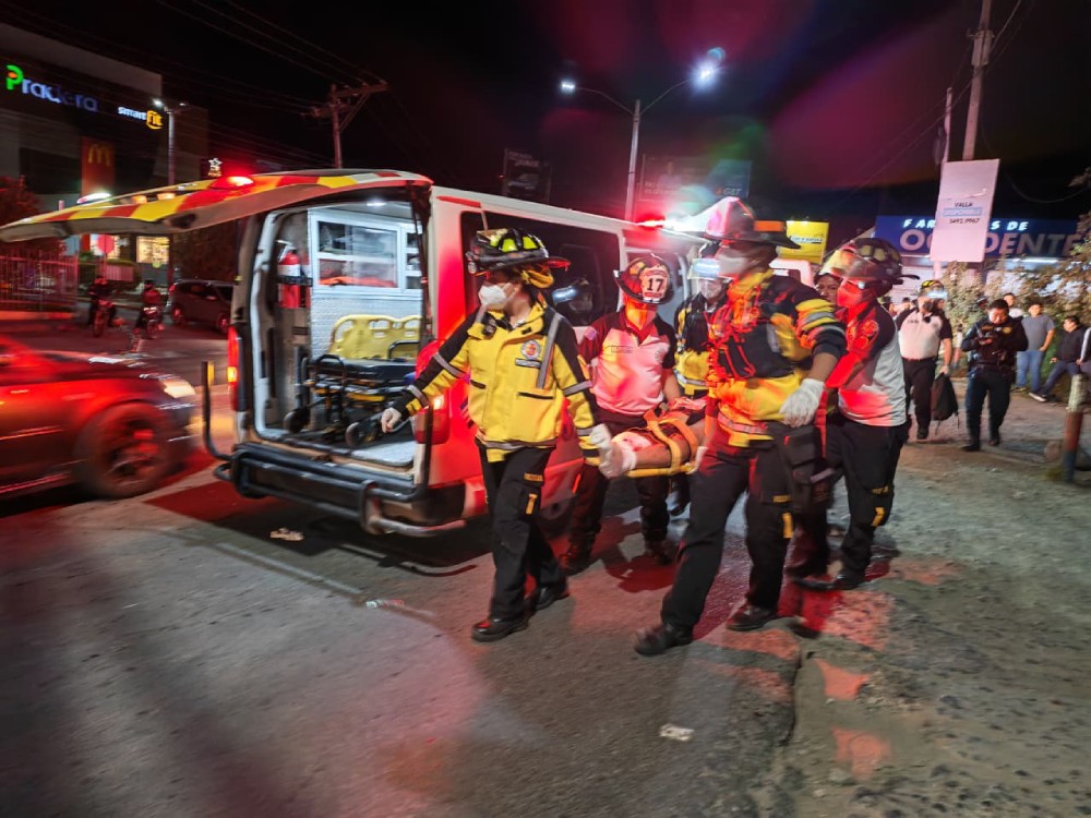Motorista pierde un pie tras colisionar con un vehículo