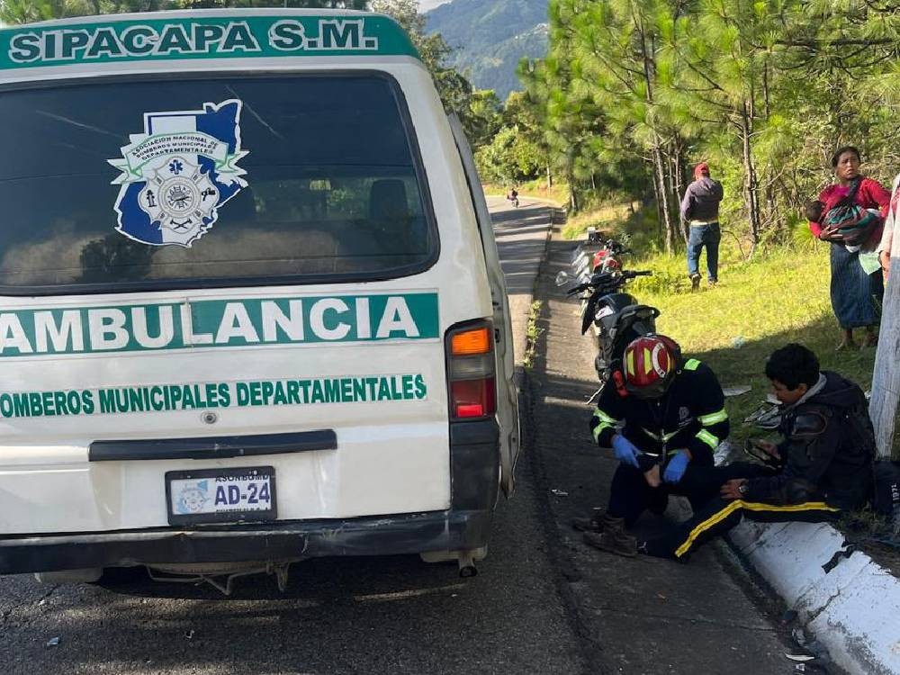 Motorista resulta herido tras colisionar con un camión en Sipacapa