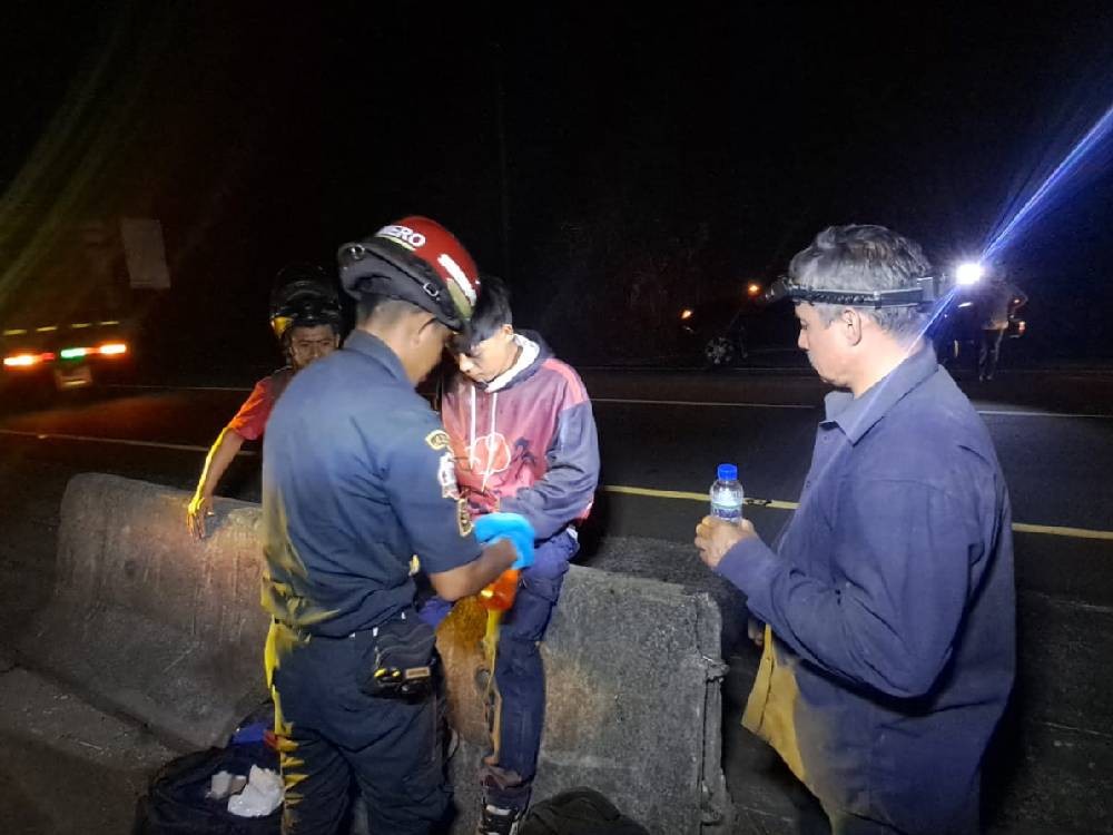 Motorista sufre trauma de cráneo tras accidentarse de tránsito