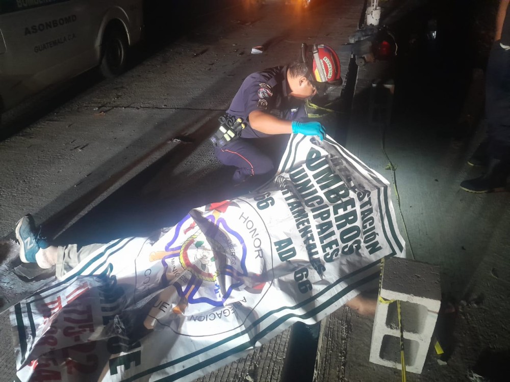 Motoristas son arrollados; una persona muere y otra resulta herida 