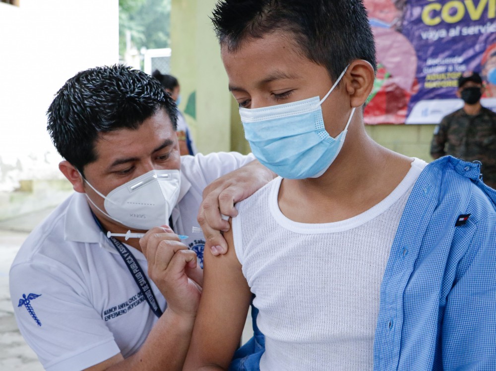 MSPAS inicia a aplicar dosis de refuerzo a adolescentes