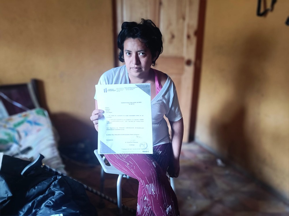 Mujer con discapacidad busca apoyo y un empleo 