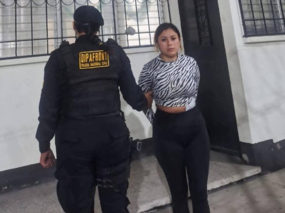 Mujer es capturada por el delito de extorsión en Ayutla, San Marcos