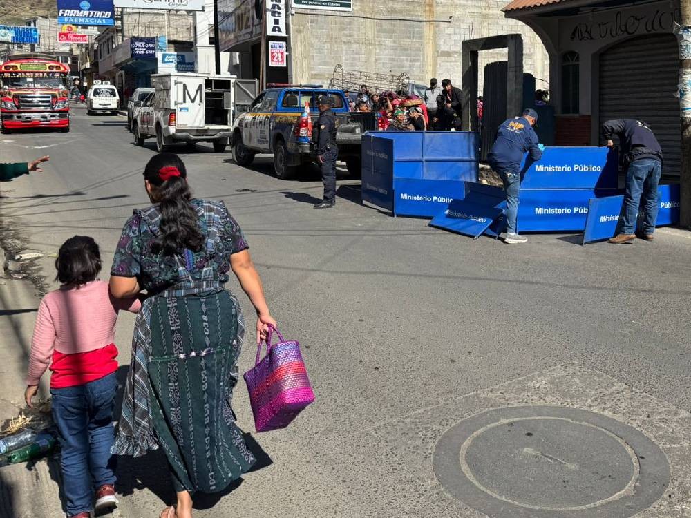 Mujer muere atropellada en Almolonga 