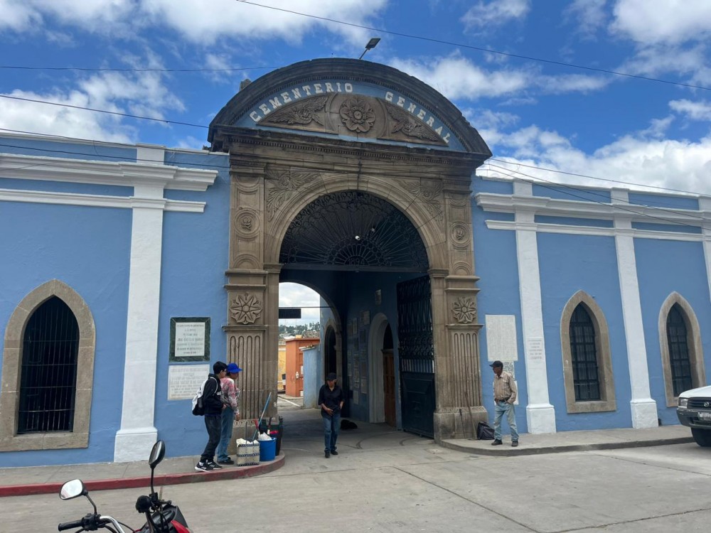 Cementerio de Xela abrirá a las 3 de la mañana el 1 de noviembre
