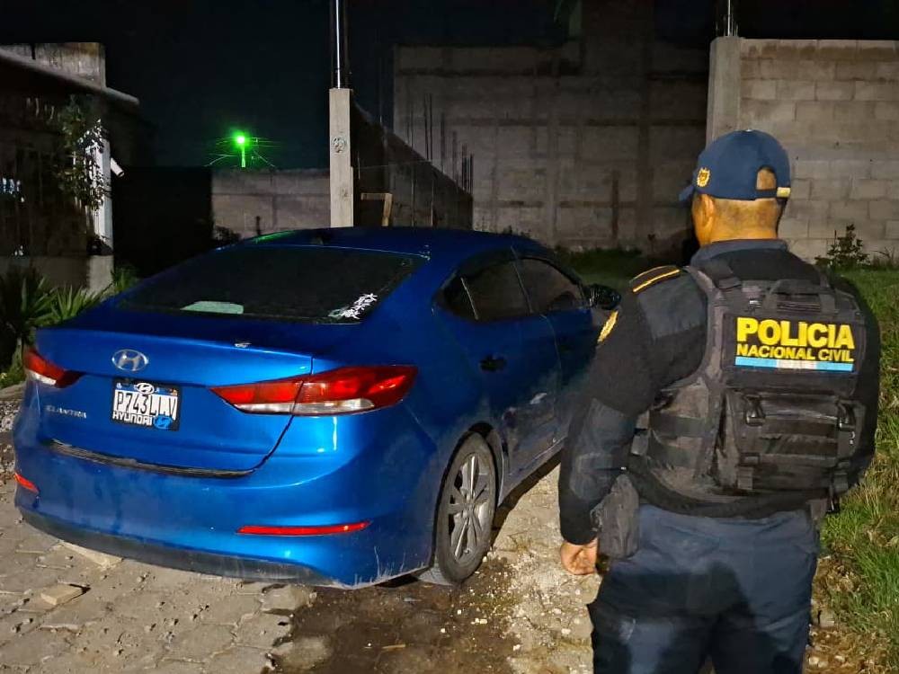Mujer que conducía vehículo robado es capturada tras persecución 