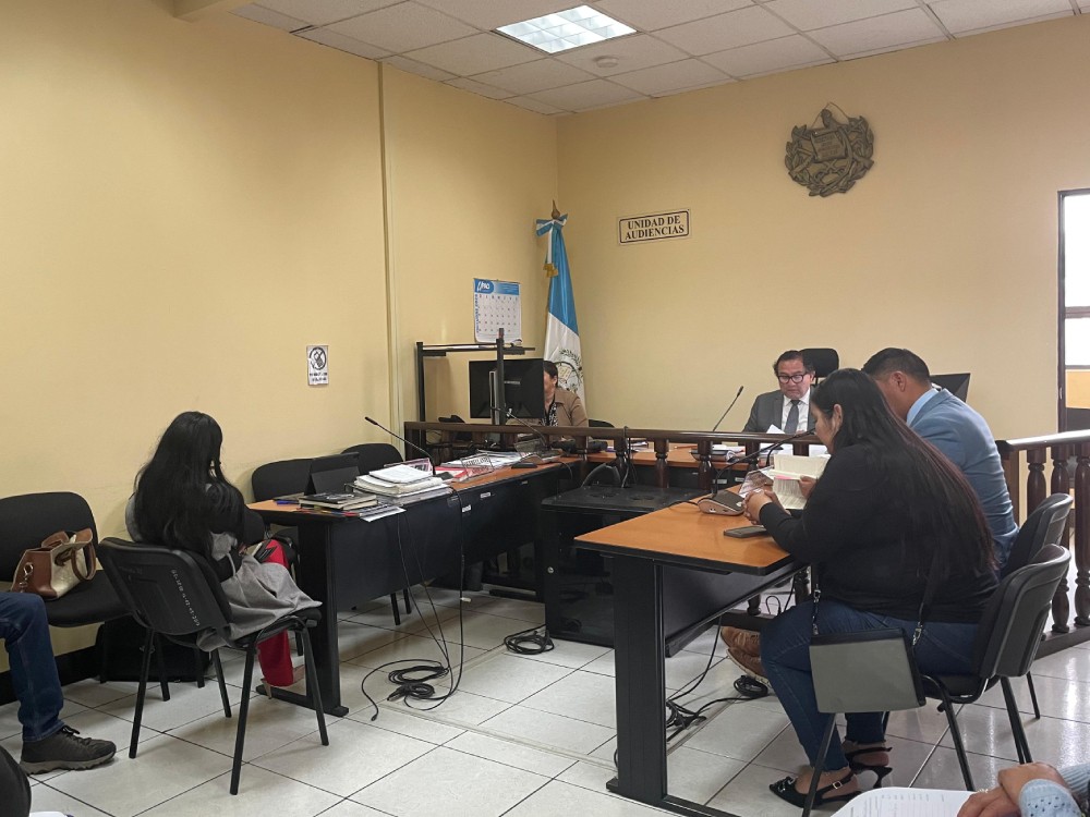 Mujer se hizo pasar por trabajadora del Ministerio Público y es ligada a proceso por tres delitos en su contra